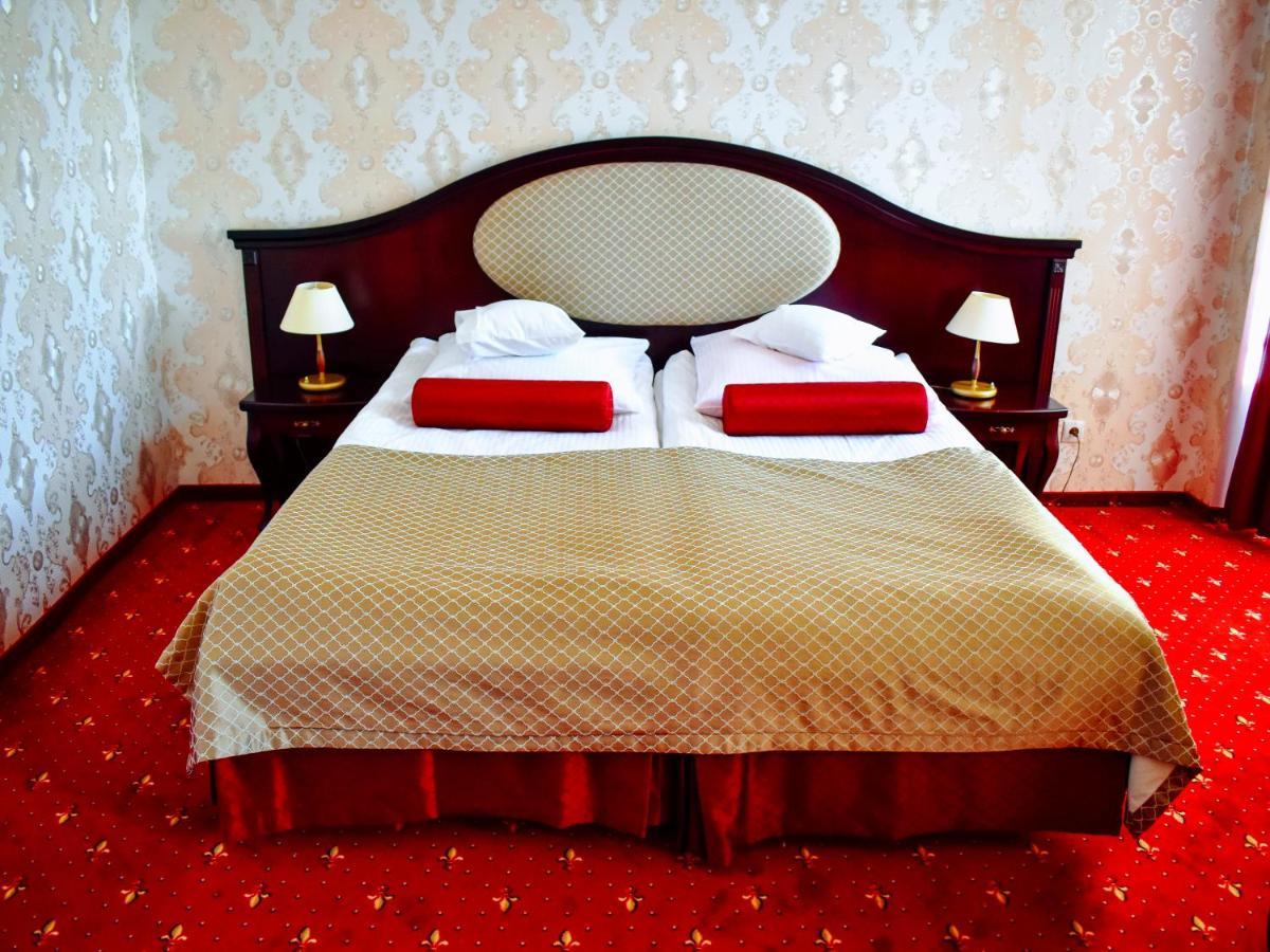 Hotel Zamek Krolewski W Rydzynie Rydzyna Bagian luar foto