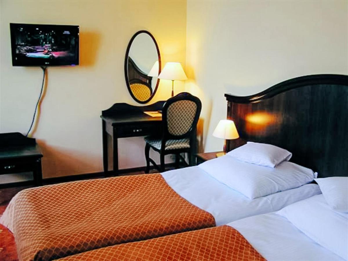 Hotel Zamek Krolewski W Rydzynie Rydzyna Bagian luar foto