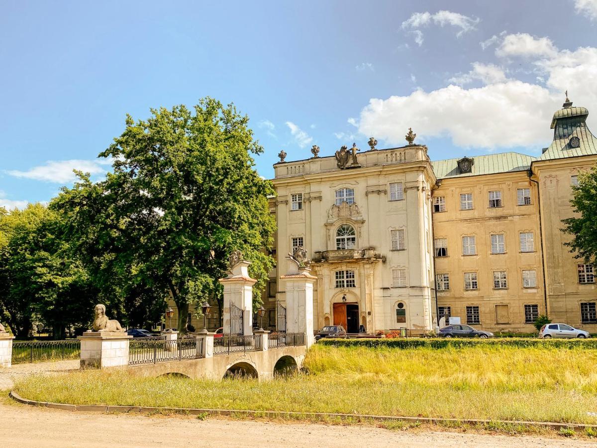 Hotel Zamek Krolewski W Rydzynie Rydzyna Bagian luar foto