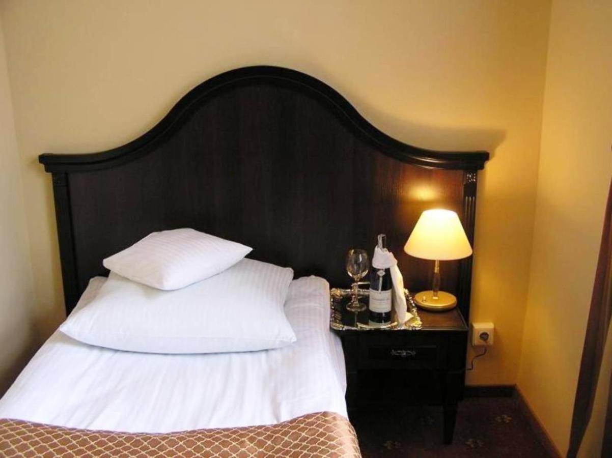 Hotel Zamek Krolewski W Rydzynie Rydzyna Bagian luar foto